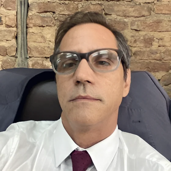 Retrato de Fernando Rodrigues, advogado da Cruz Advocacia e Associados.